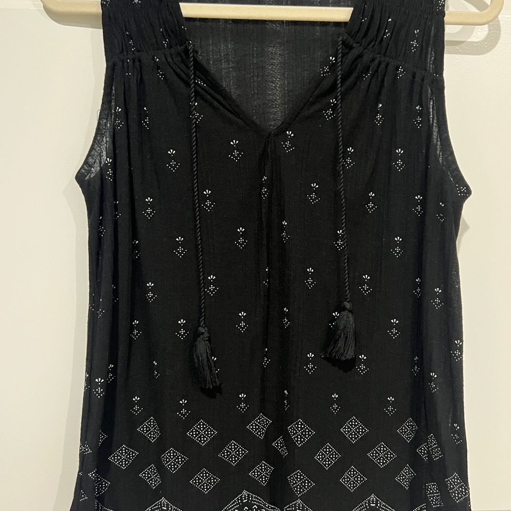 Lucky Brand Black Sleeveless Blouse with Diamond Pattern